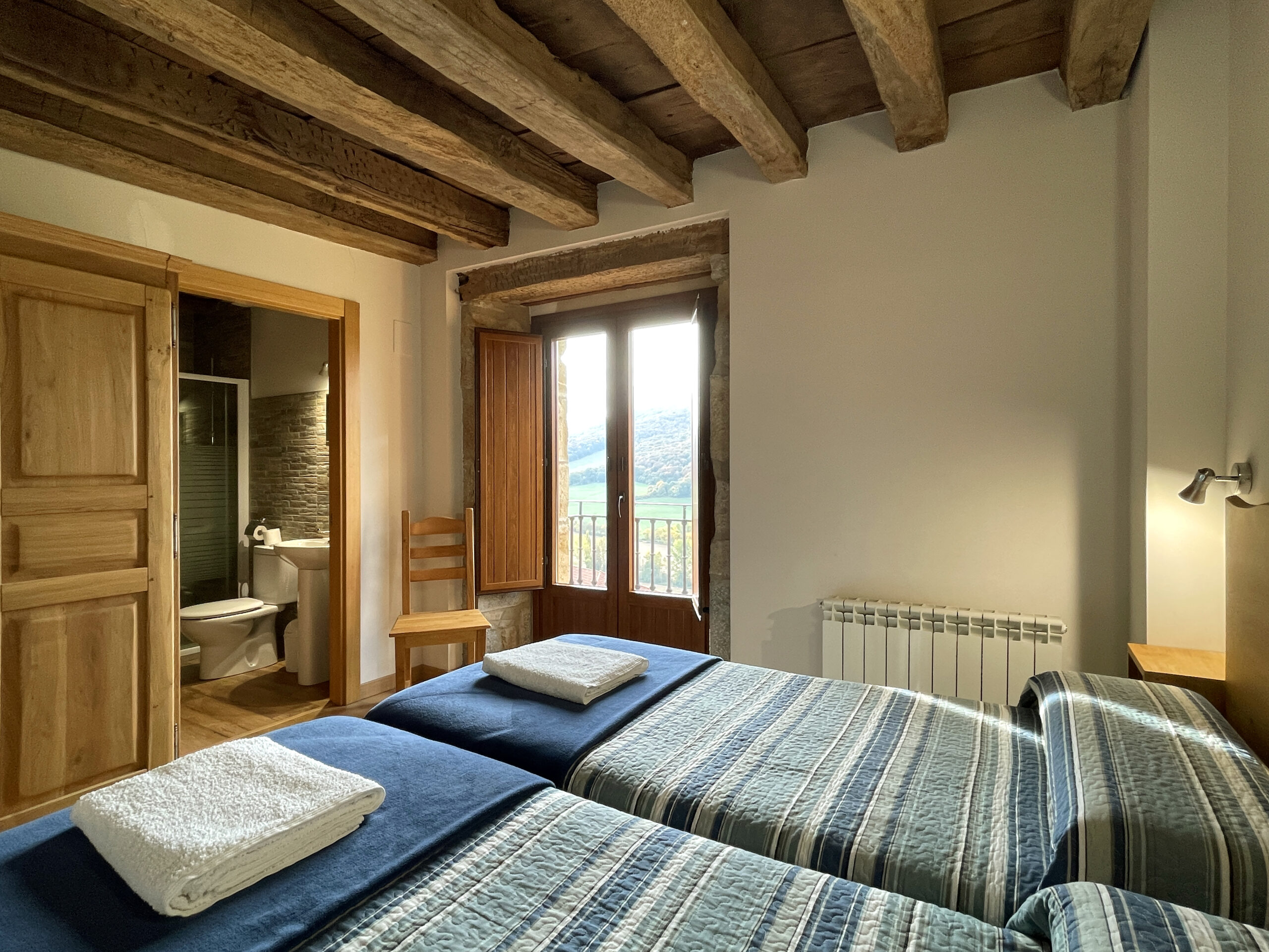  interior de la casa rural para grupos Palacio de Aralar en Oskotz, Navarra