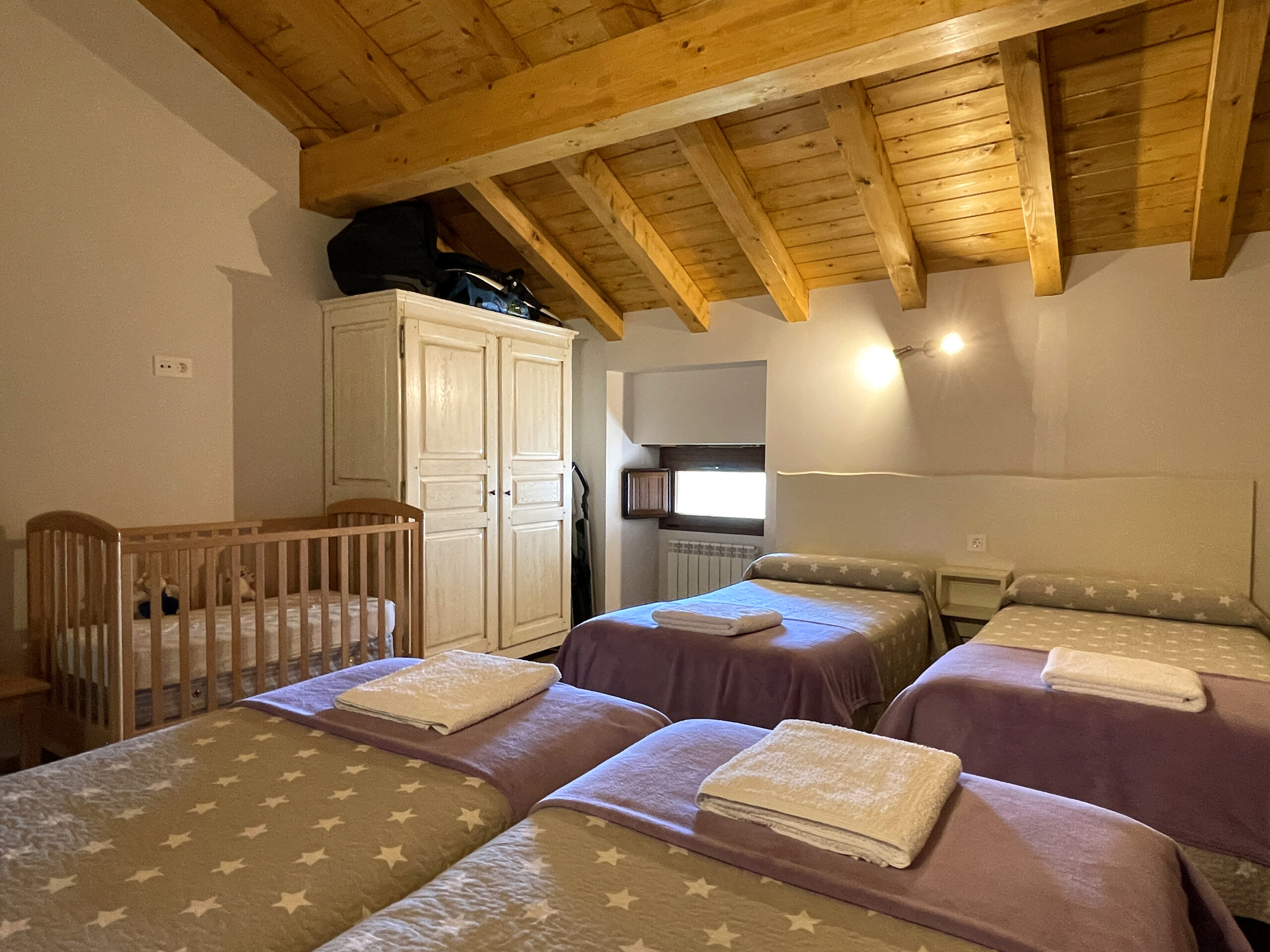  interior de la casa rural para grupos Palacio de Aralar en Oskotz, Navarra